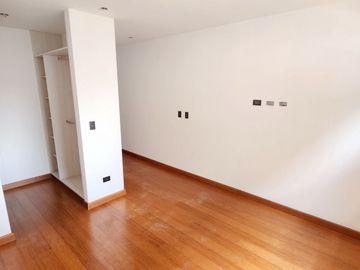 DEPARTAMENTO EN VENTA CON VISTA LATERAL A MAR EN MIRAFLORES