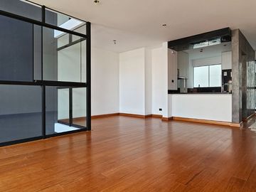 DEPARTAMENTO EN VENTA CON VISTA LATERAL A MAR EN MIRAFLORES