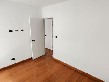 DEPARTAMENTO EN VENTA CON VISTA LATERAL A MAR EN MIRAFLORES