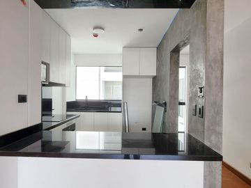 DEPARTAMENTO EN VENTA CON VISTA LATERAL A MAR EN MIRAFLORES