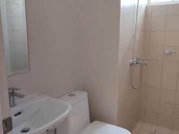 2bedroom condo in manila peninsula agdren near sm manila santa ana manila
