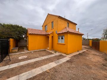 En Venta: Acogedora Casa de Dos Plantas en Peñuelas, Pje Di Giovo, Coquimbo