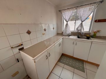 En Venta: Acogedora Casa de Dos Plantas en Peñuelas, Pje Di Giovo, Coquimbo