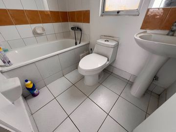 En Venta: Acogedora Casa de Dos Plantas en Peñuelas, Pje Di Giovo, Coquimbo