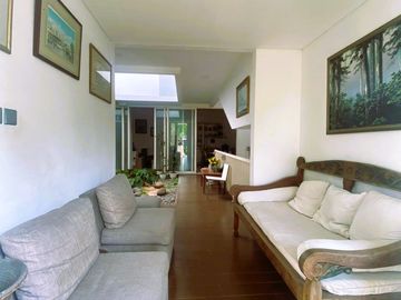 Dijual Rumah Siap Huni di Kebayoran Symphony dekat Club House