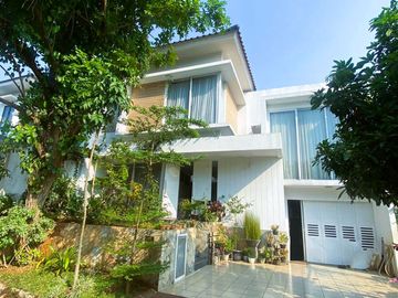 Dijual Rumah Siap Huni di Kebayoran Symphony dekat Club House