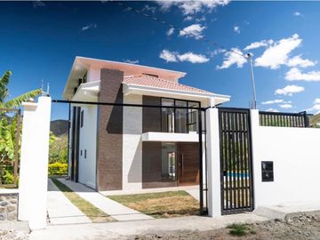 Casa de lujo en venta en Malacatos sector Los Ceibos