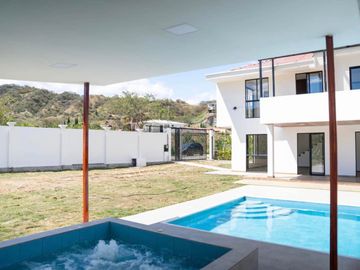 Casa de lujo en venta en Malacatos sector Los Ceibos