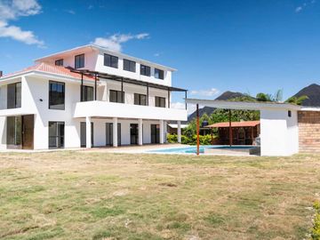 Casa de lujo en venta en Malacatos sector Los Ceibos