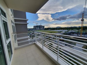 2-Bedroom Unit with Parking, The Veranda, Arca South, Taguig FOR SALE