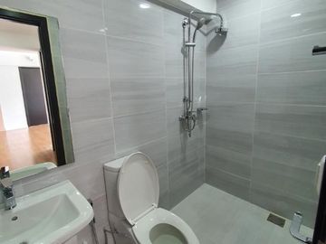 2-Bedroom Unit with Parking, The Veranda, Arca South, Taguig FOR SALE