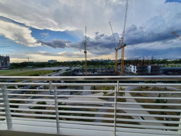2-Bedroom Unit with Parking, The Veranda, Arca South, Taguig FOR SALE