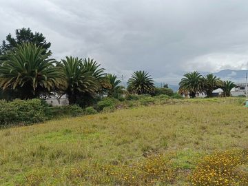 TERRENO ESQUINERO EN VENTA EN QUILLÁN LOMA, AMBATO