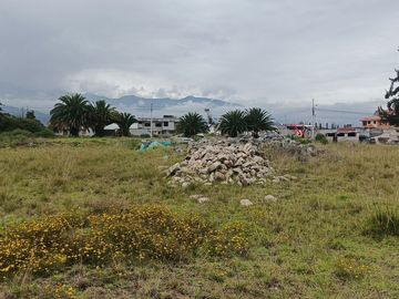 TERRENO ESQUINERO EN VENTA EN QUILLÁN LOMA, AMBATO