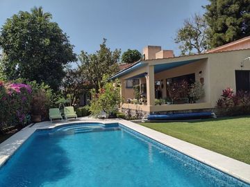 AMPLIA CASA EN VENTA Y RENTA, CLUB DE GOLF STA. FE
