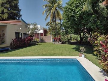 AMPLIA CASA EN VENTA Y RENTA, CLUB DE GOLF STA. FE