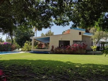 AMPLIA CASA EN VENTA Y RENTA, CLUB DE GOLF STA. FE