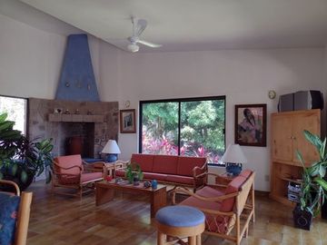 AMPLIA CASA EN VENTA Y RENTA, CLUB DE GOLF STA. FE