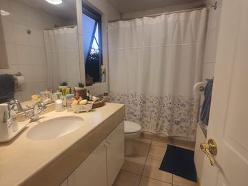 Excelente Casa En Condominio Conjunto Parque Cousiño. 5d/3b