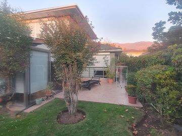 Excelente Casa En Condominio Conjunto Parque Cousiño. 5d/3b