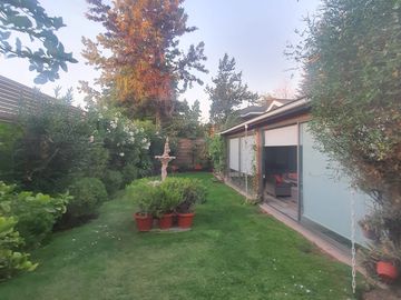 Excelente Casa En Condominio Conjunto Parque Cousiño. 5d/3b