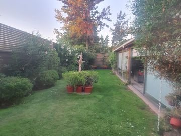 Excelente Casa En Condominio Conjunto Parque Cousiño. 5d/3b