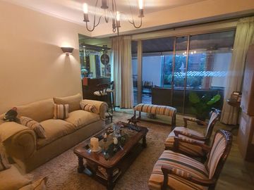 Excelente Casa En Condominio Conjunto Parque Cousiño. 5d/3b