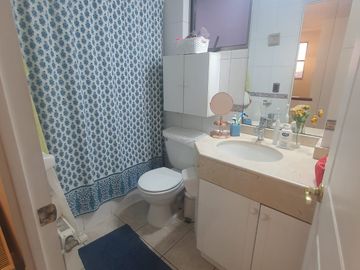 Excelente Casa En Condominio Conjunto Parque Cousiño. 5d/3b