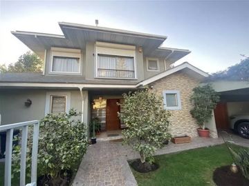 Excelente Casa En Condominio Conjunto Parque Cousiño. 5d/3b