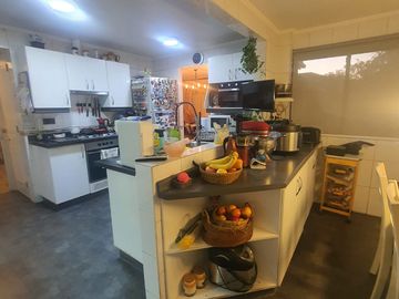 Excelente Casa En Condominio Conjunto Parque Cousiño. 5d/3b