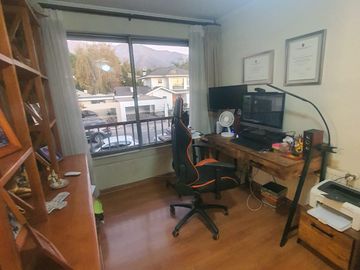 Excelente Casa En Condominio Conjunto Parque Cousiño. 5d/3b