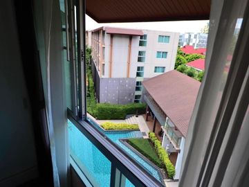 For sale: D Condo Campus, behind CMU, corner, mountain view, garden view, 2.9 million.