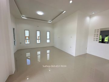 New house for sale, never lived in, area 100 square meters, 3 bedrooms, near tourist attractions. Job resources and facilities, Ban Laeng, Rayong