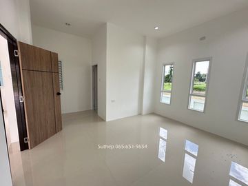 New house for sale, never lived in, area 100 square meters, 3 bedrooms, near tourist attractions. Job resources and facilities, Ban Laeng, Rayong