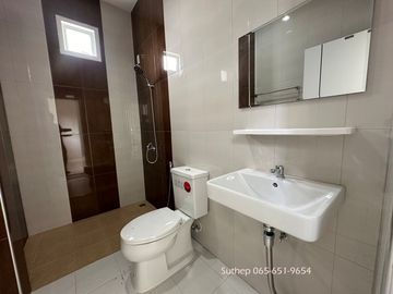 New house for sale, never lived in, area 100 square meters, 3 bedrooms, near tourist attractions. Job resources and facilities, Ban Laeng, Rayong