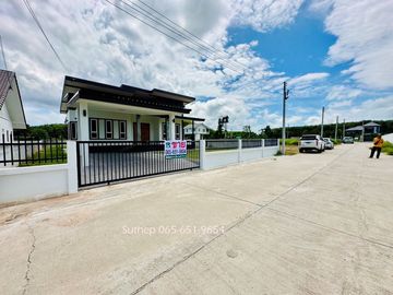 New house for sale, never lived in, area 100 square meters, 3 bedrooms, near tourist attractions. Job resources and facilities, Ban Laeng, Rayong