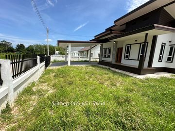 New house for sale, never lived in, area 100 square meters, 3 bedrooms, near tourist attractions. Job resources and facilities, Ban Laeng, Rayong