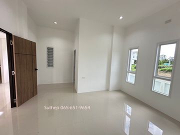 New house for sale, never lived in, area 100 square meters, 3 bedrooms, near tourist attractions. Job resources and facilities, Ban Laeng, Rayong