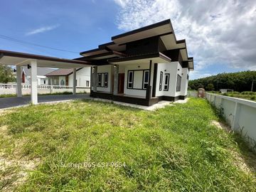 New house for sale, never lived in, area 100 square meters, 3 bedrooms, near tourist attractions. Job resources and facilities, Ban Laeng, Rayong