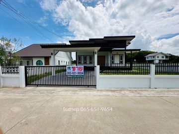 New house for sale, never lived in, area 100 square meters, 3 bedrooms, near tourist attractions. Job resources and facilities, Ban Laeng, Rayong