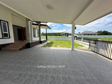 New house for sale, never lived in, area 100 square meters, 3 bedrooms, near tourist attractions. Job resources and facilities, Ban Laeng, Rayong