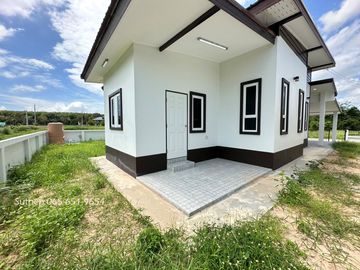 New house for sale, never lived in, area 100 square meters, 3 bedrooms, near tourist attractions. Job resources and facilities, Ban Laeng, Rayong