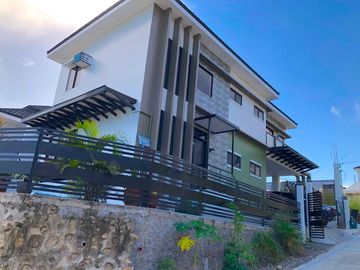 Minglanilla Highlands Fully Furnished House For Sale with lap pool