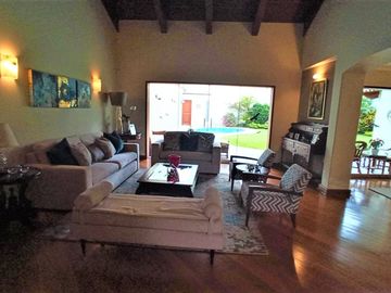 Venta Linda Casa en Condominio con Piscina y Hermoso Jardin - Sol de La Molina