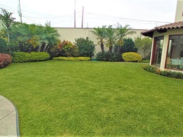 Venta Linda Casa en Condominio con Piscina y Hermoso Jardin - Sol de La Molina