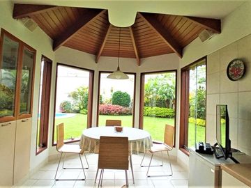 Venta Linda Casa en Condominio con Piscina y Hermoso Jardin - Sol de La Molina