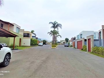 Venta Linda Casa en Condominio con Piscina y Hermoso Jardin - Sol de La Molina