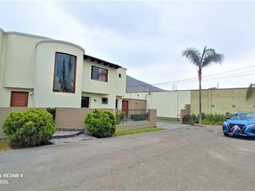 Venta Linda Casa en Condominio con Piscina y Hermoso Jardin - Sol de La Molina