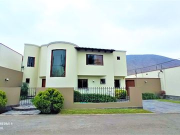 Venta Linda Casa en Condominio con Piscina y Hermoso Jardin - Sol de La Molina