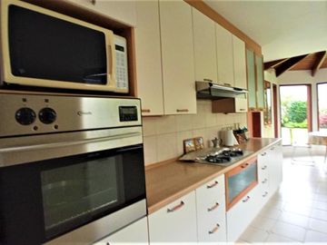 Venta Linda Casa en Condominio con Piscina y Hermoso Jardin - Sol de La Molina